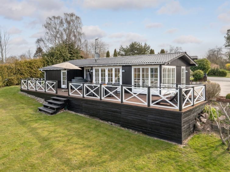 Vakantiehuis in Dronningmølle met open haard op 1,5 km van zee in Dronningmølle