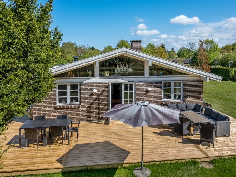 Ruime vakantiewoning voor 7 personen op 350 meter van de zee in Dronningmølle in Dronningmølle