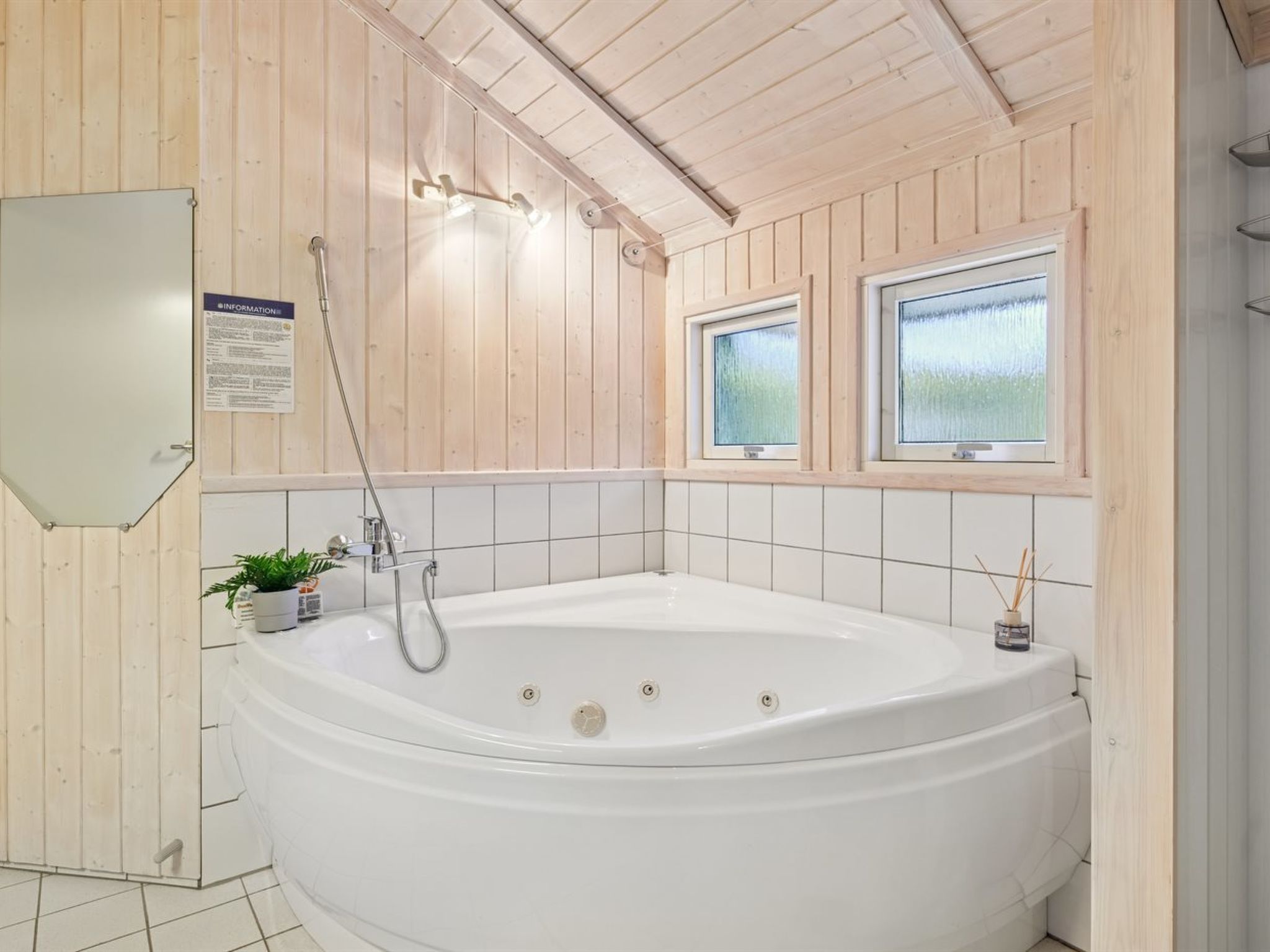 "Gyda" - 840m from the sea-Drinnen