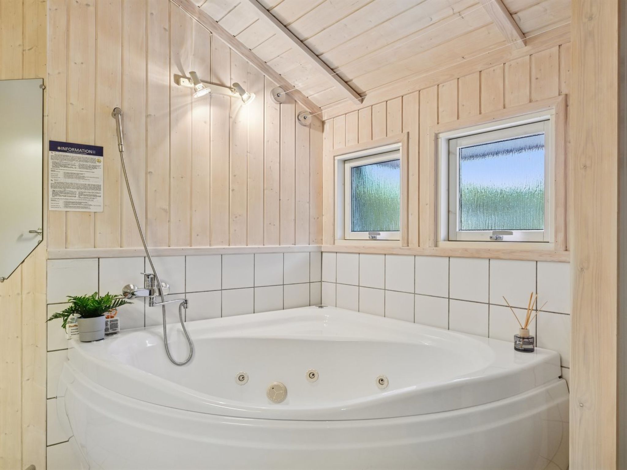 "Gyda" - 840m from the sea-Drinnen