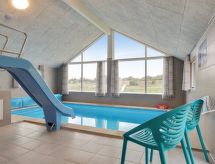 Vakantiehuis met sauna in Vejby: ruim verblijf voor 14 personen - thumbnail 1