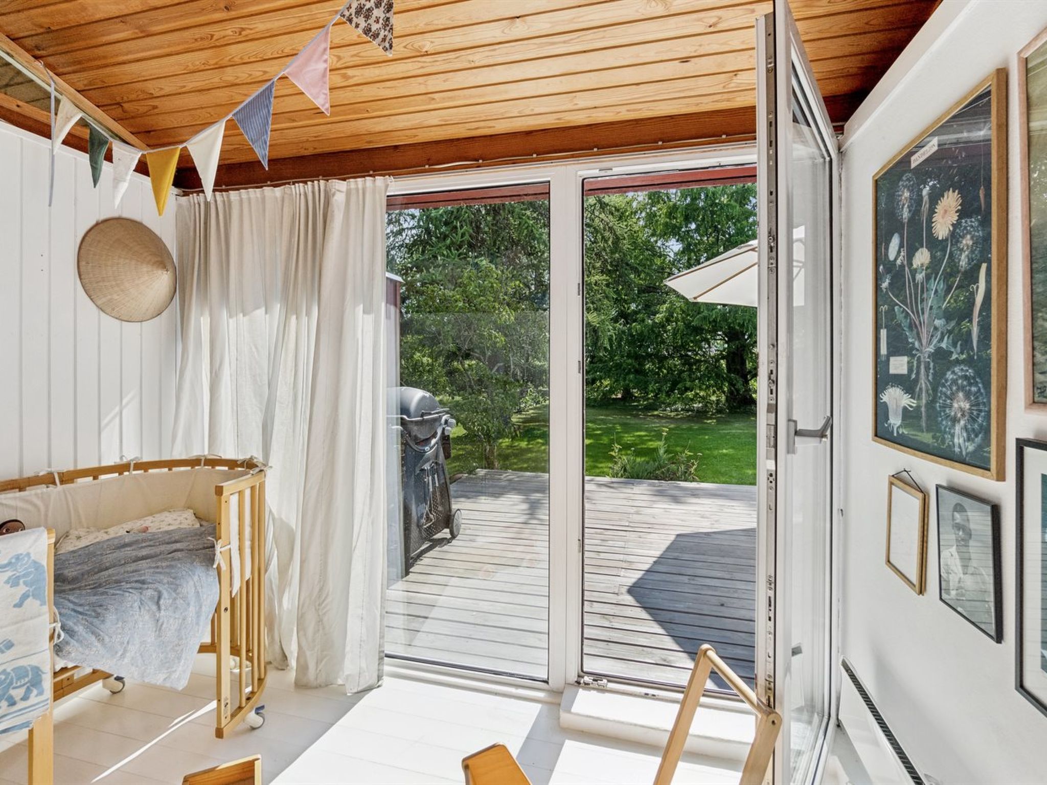 "Lauri" - 2.3km from the sea - Binnen