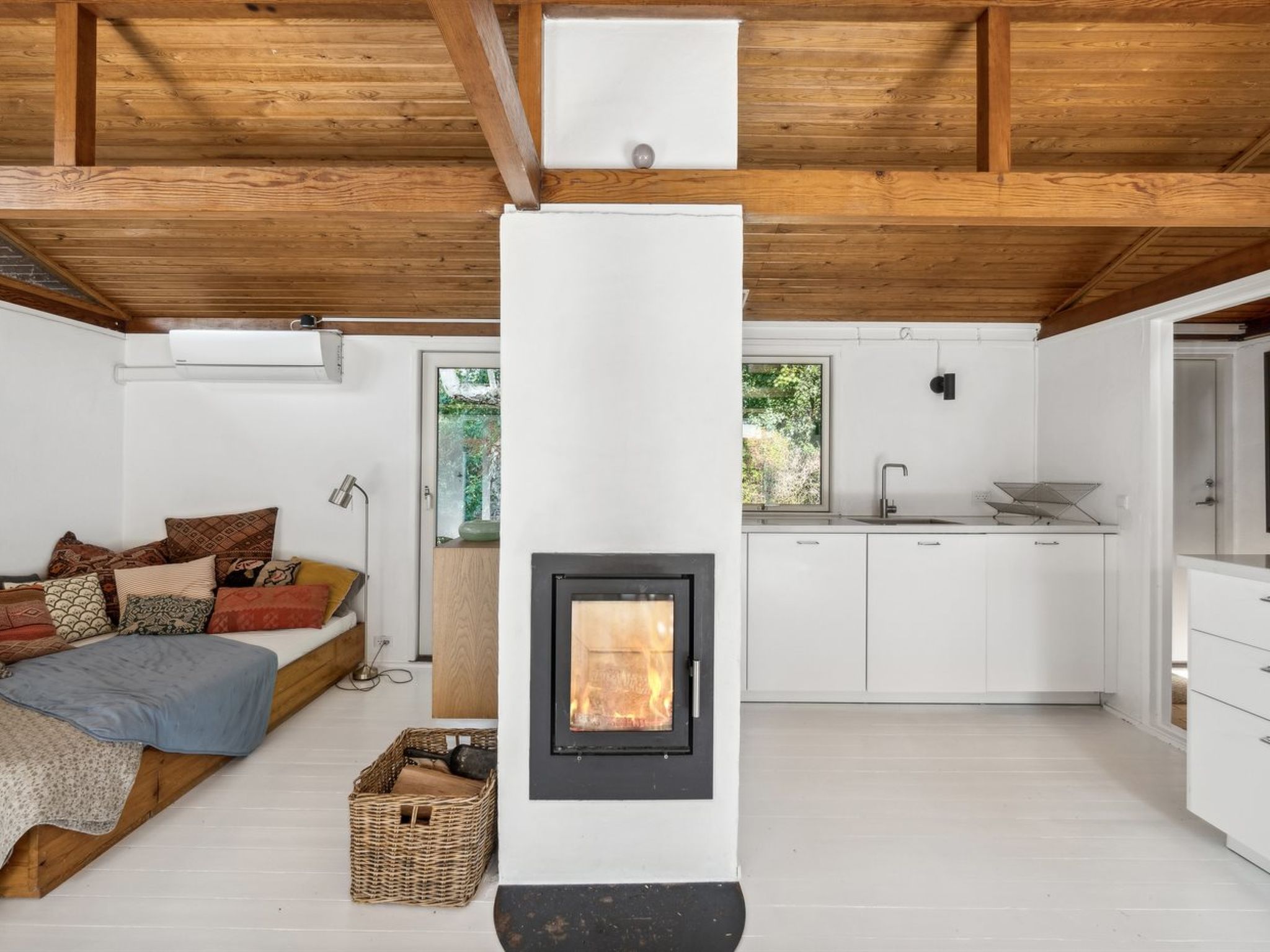 "Lauri" - 2.3km from the sea - Binnen