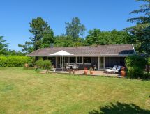 Vrijstaande bungalow Naira met royale tuin op 1,8 km van het strand van Tisvildeleje - thumbnail 1