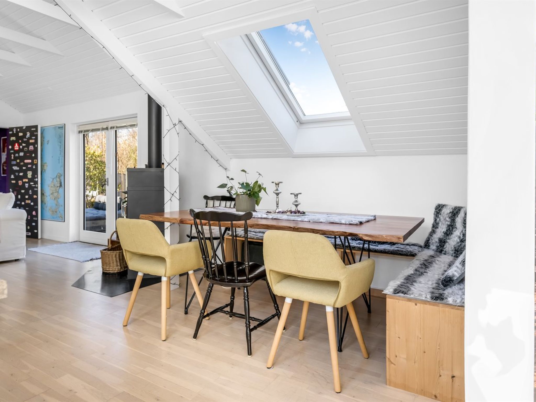 "Hughe" - 1.3km from the sea - Binnen