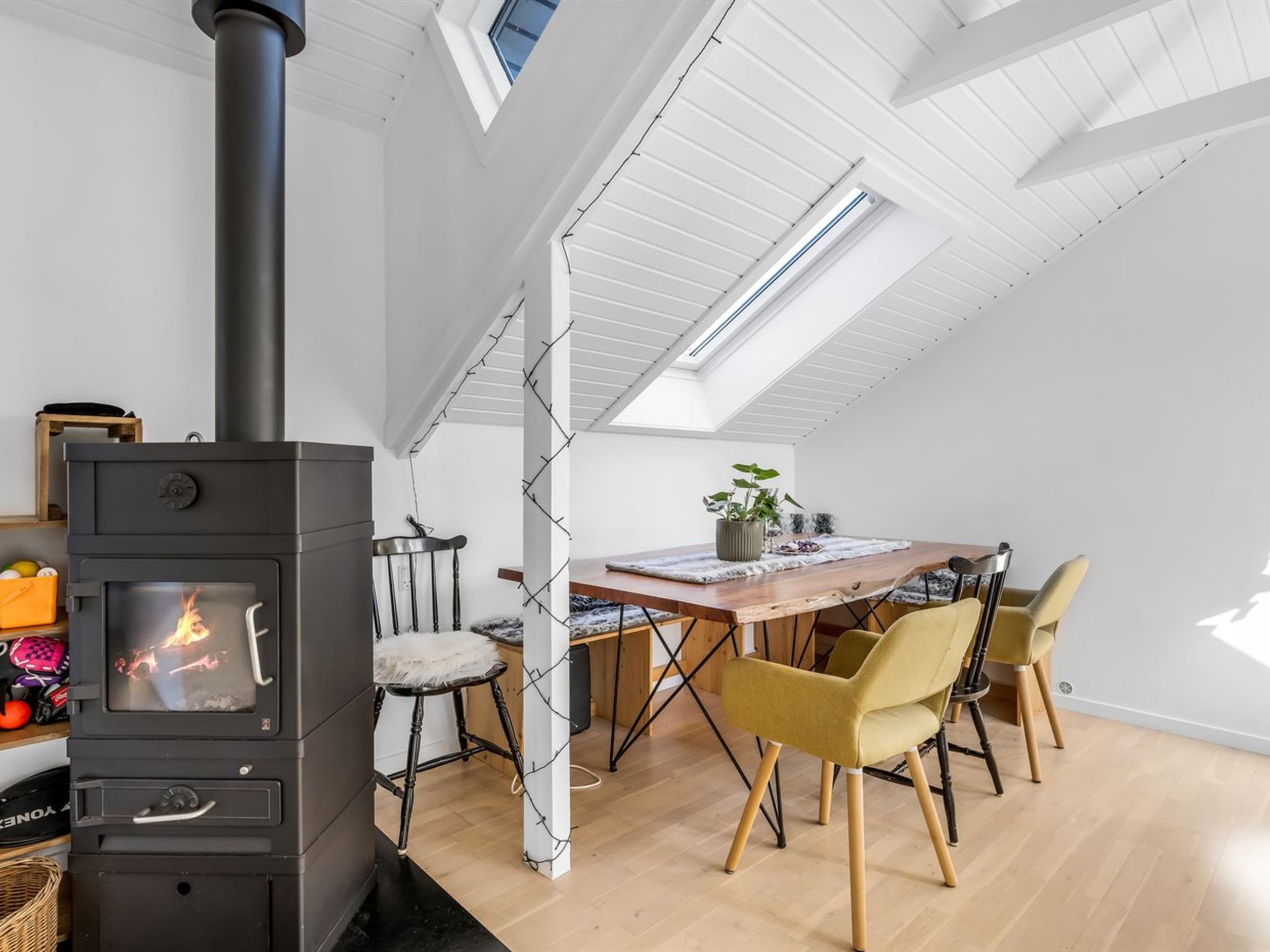 "Hughe" - 1.3km from the sea - Binnen