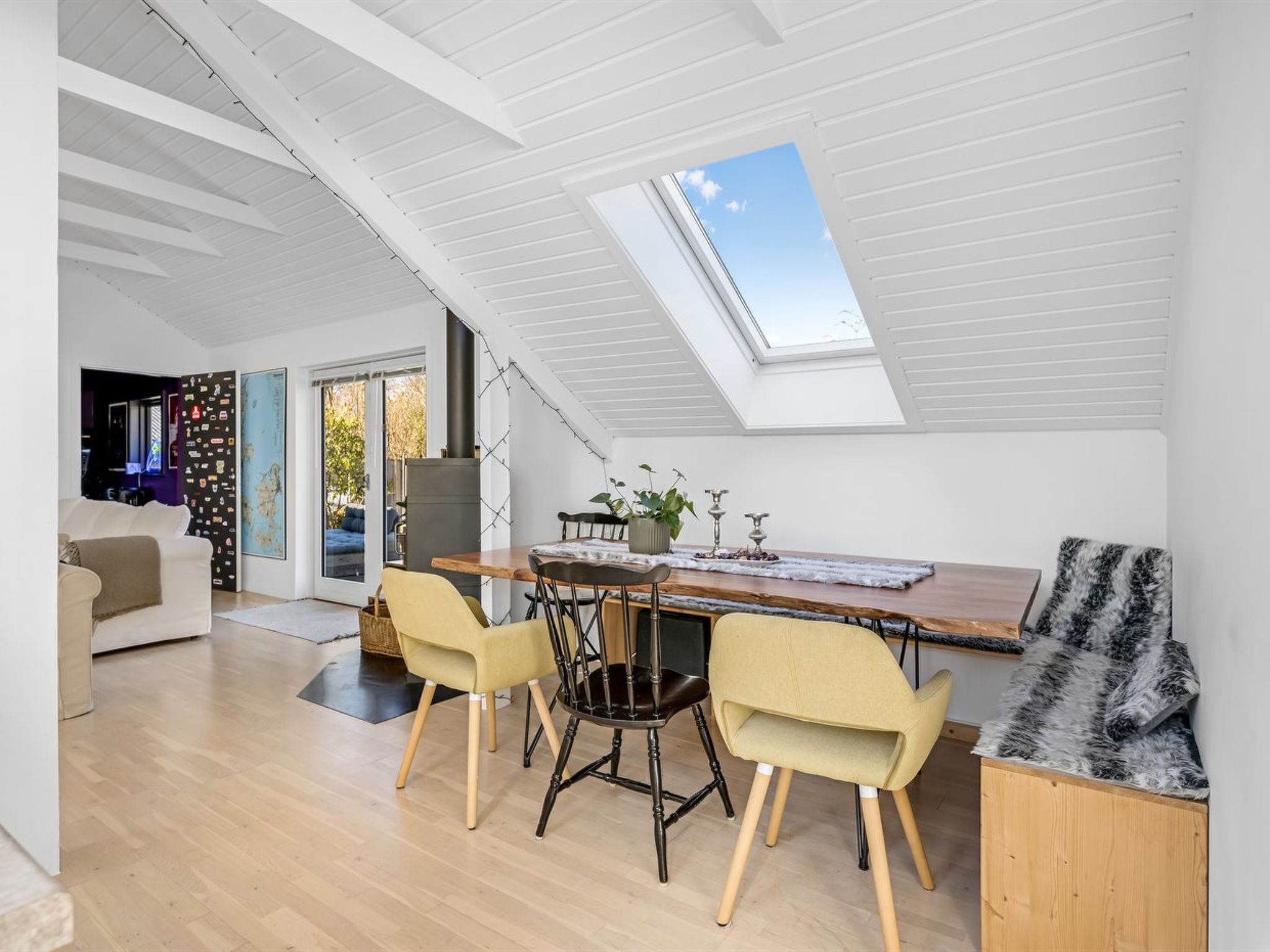 "Hughe" - 1.3km from the sea - Binnen