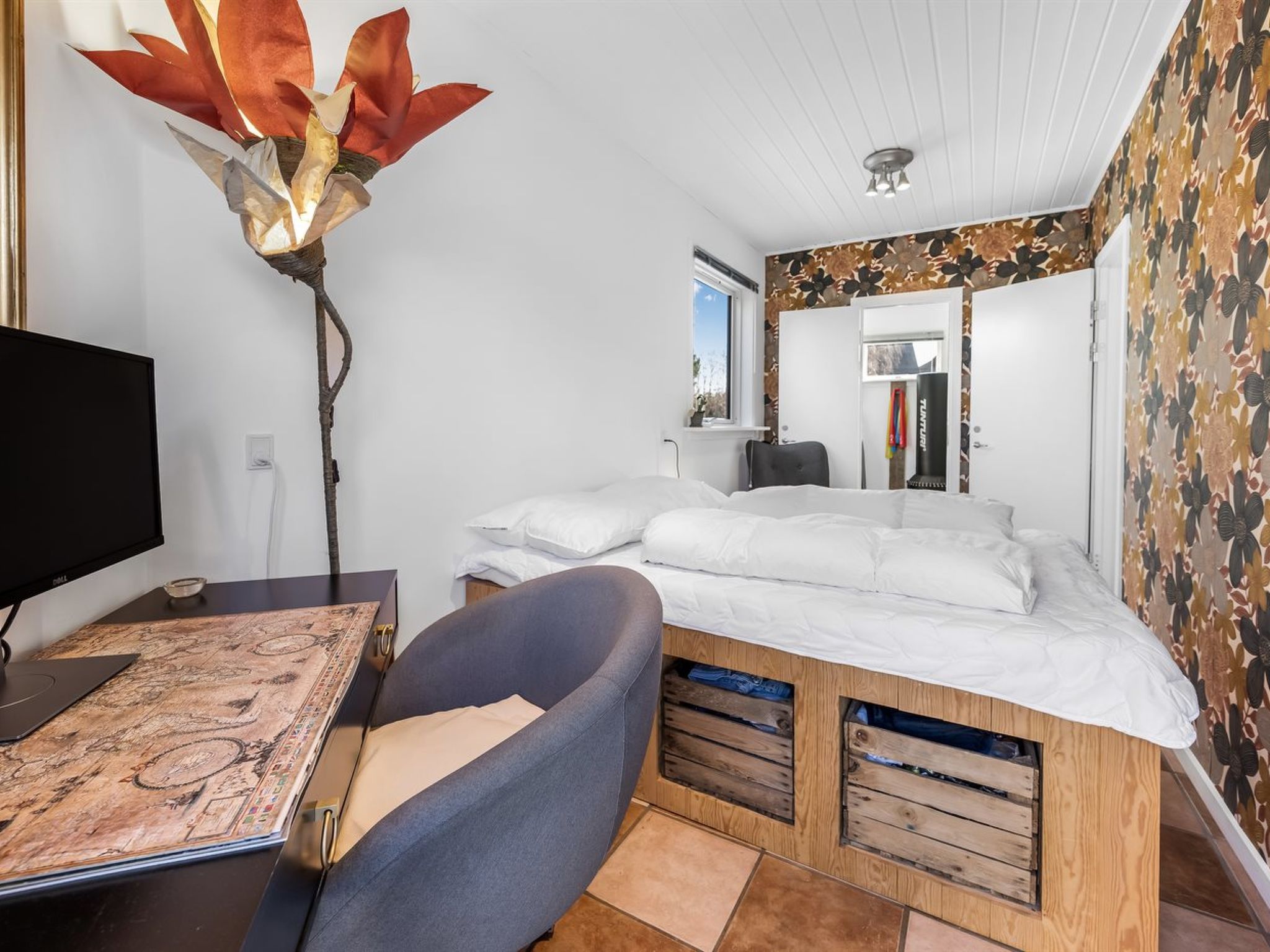 "Hughe" - 1.3km from the sea - Binnen