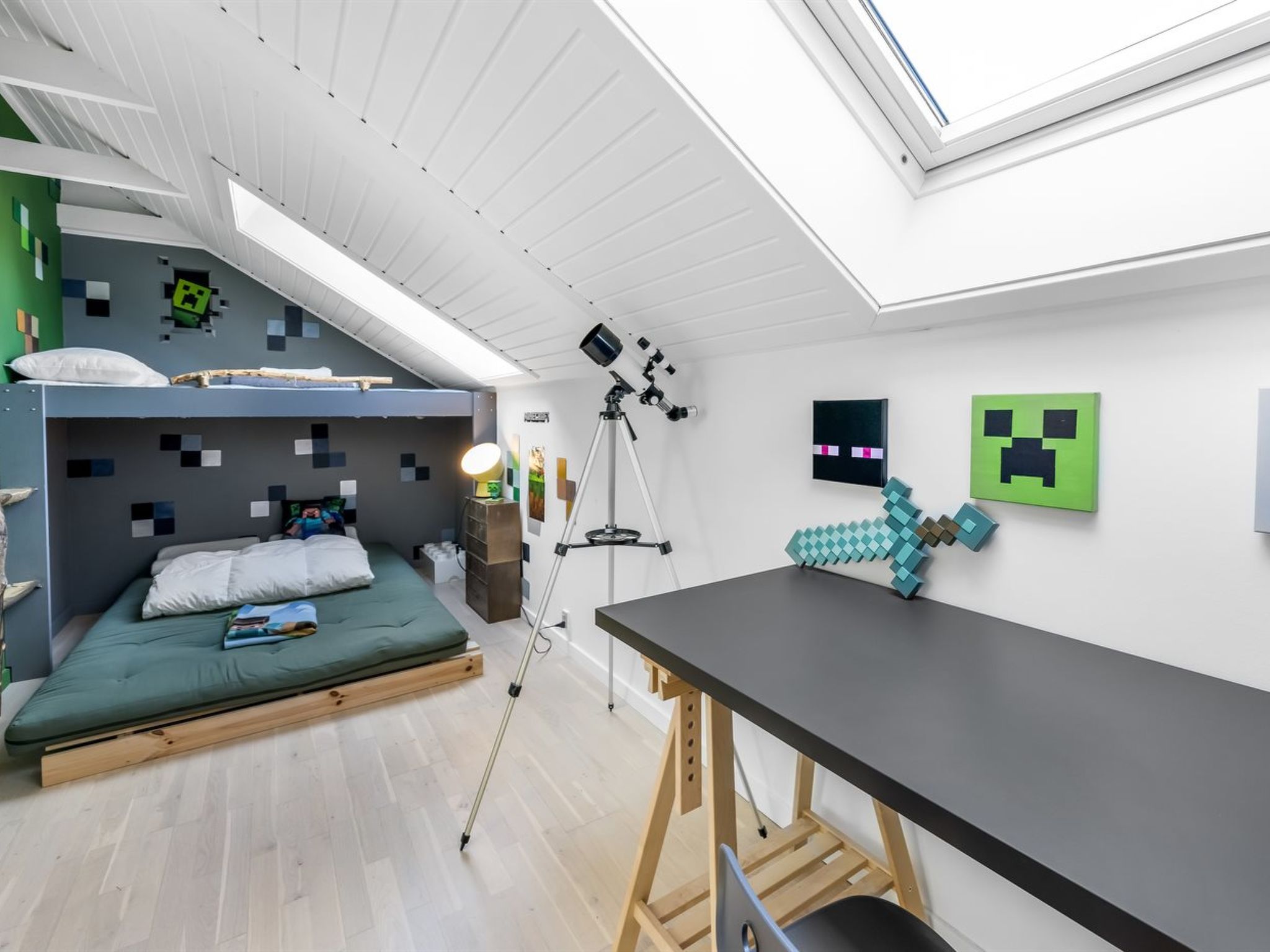 "Hughe" - 1.3km from the sea - Binnen