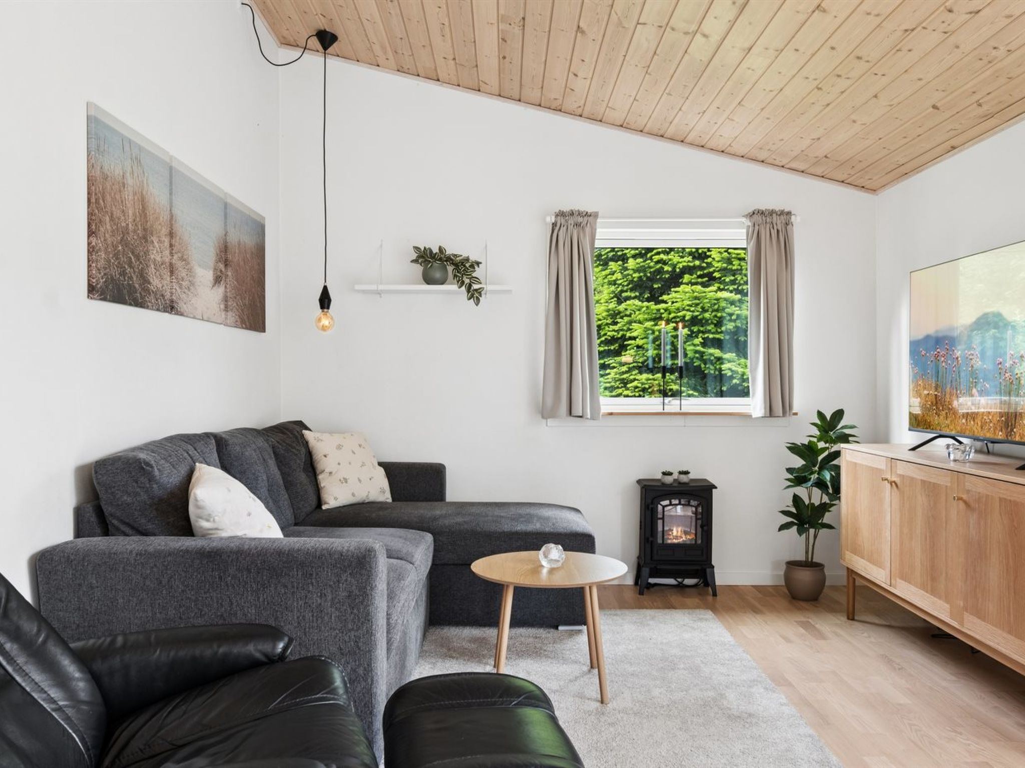 "Arise" - 1.5km from the sea - Inside