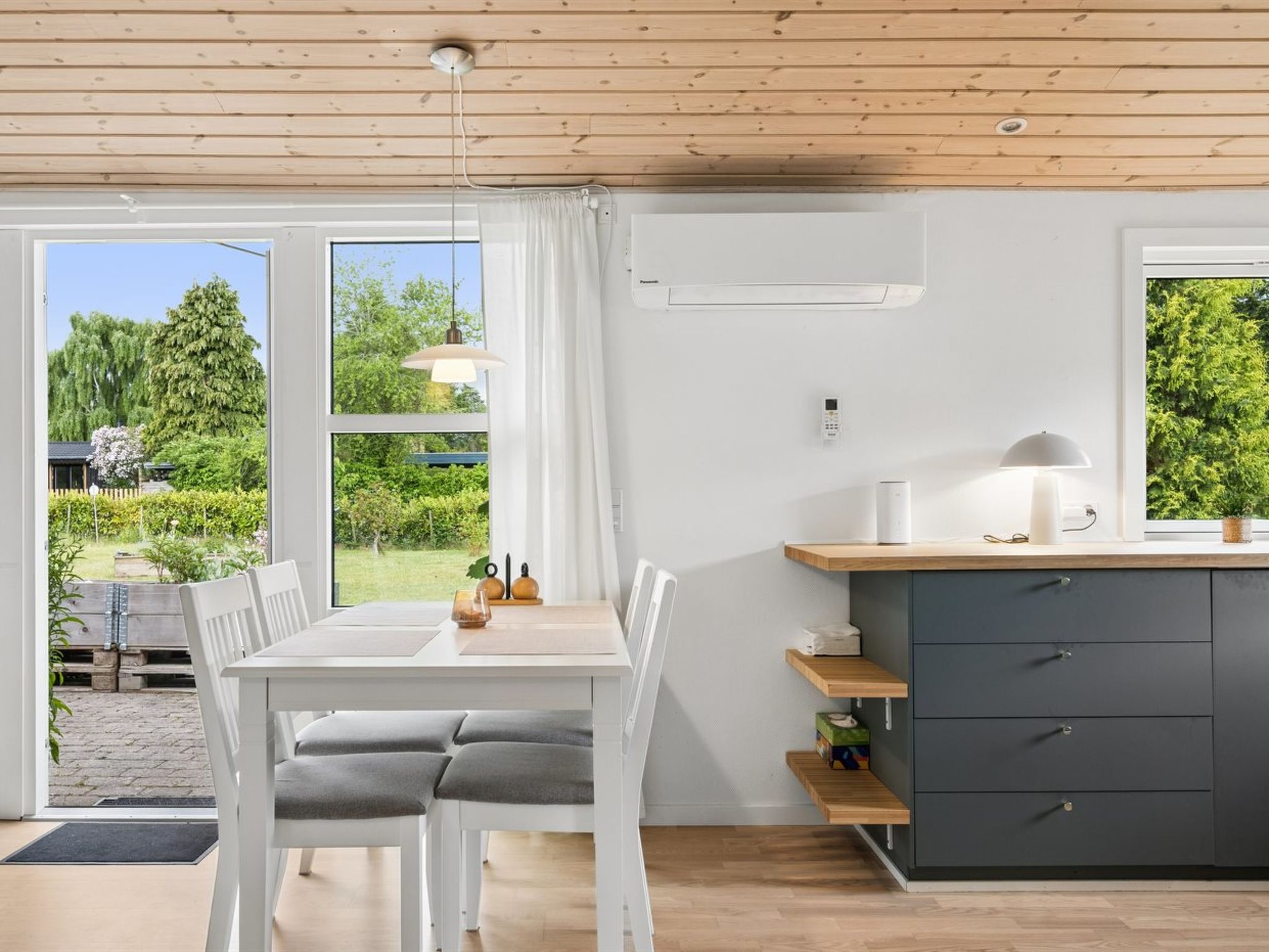 "Arise" - 1.5km from the sea - Inside