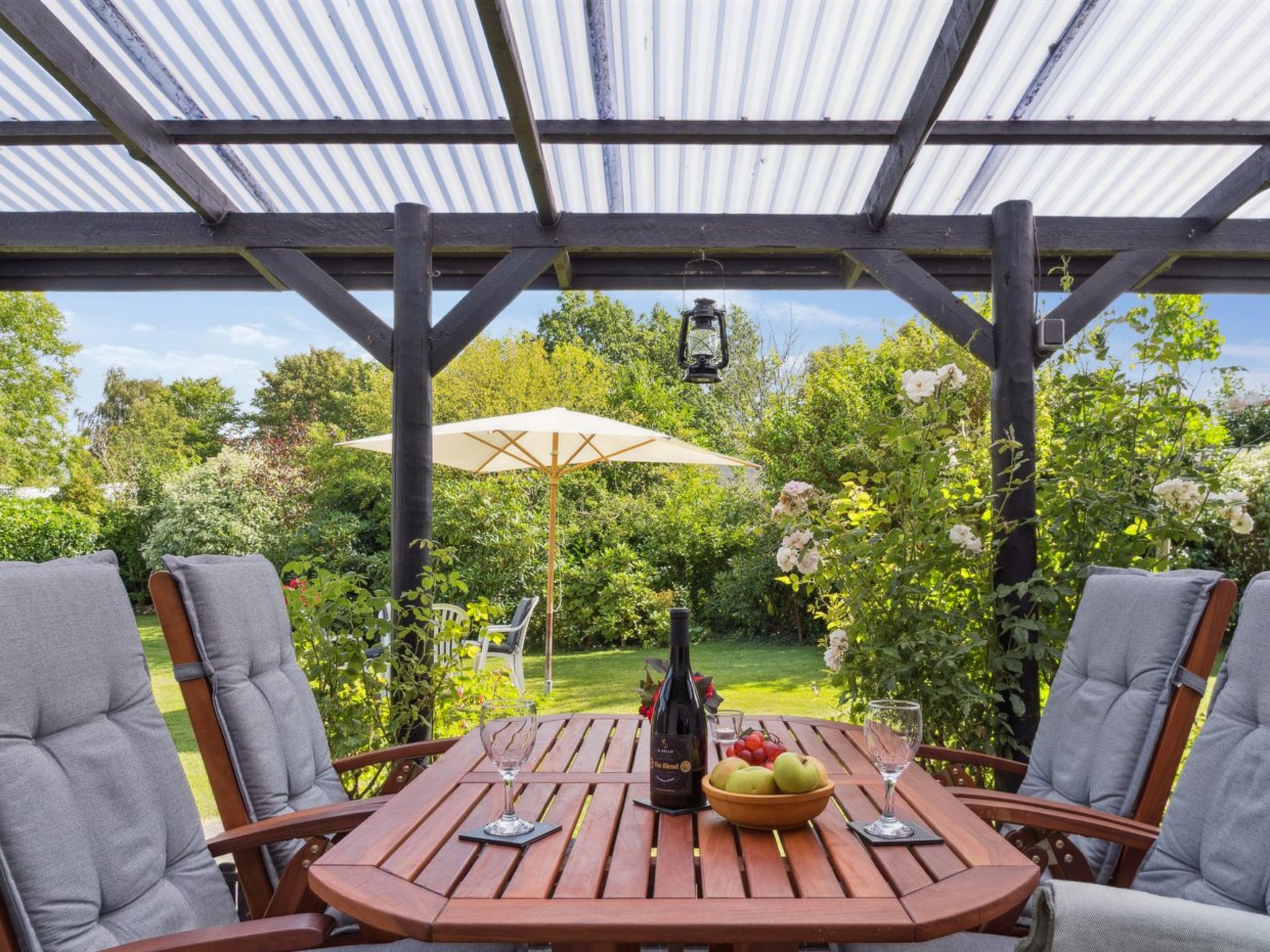 "Merit" - 800m from the sea-Binnen