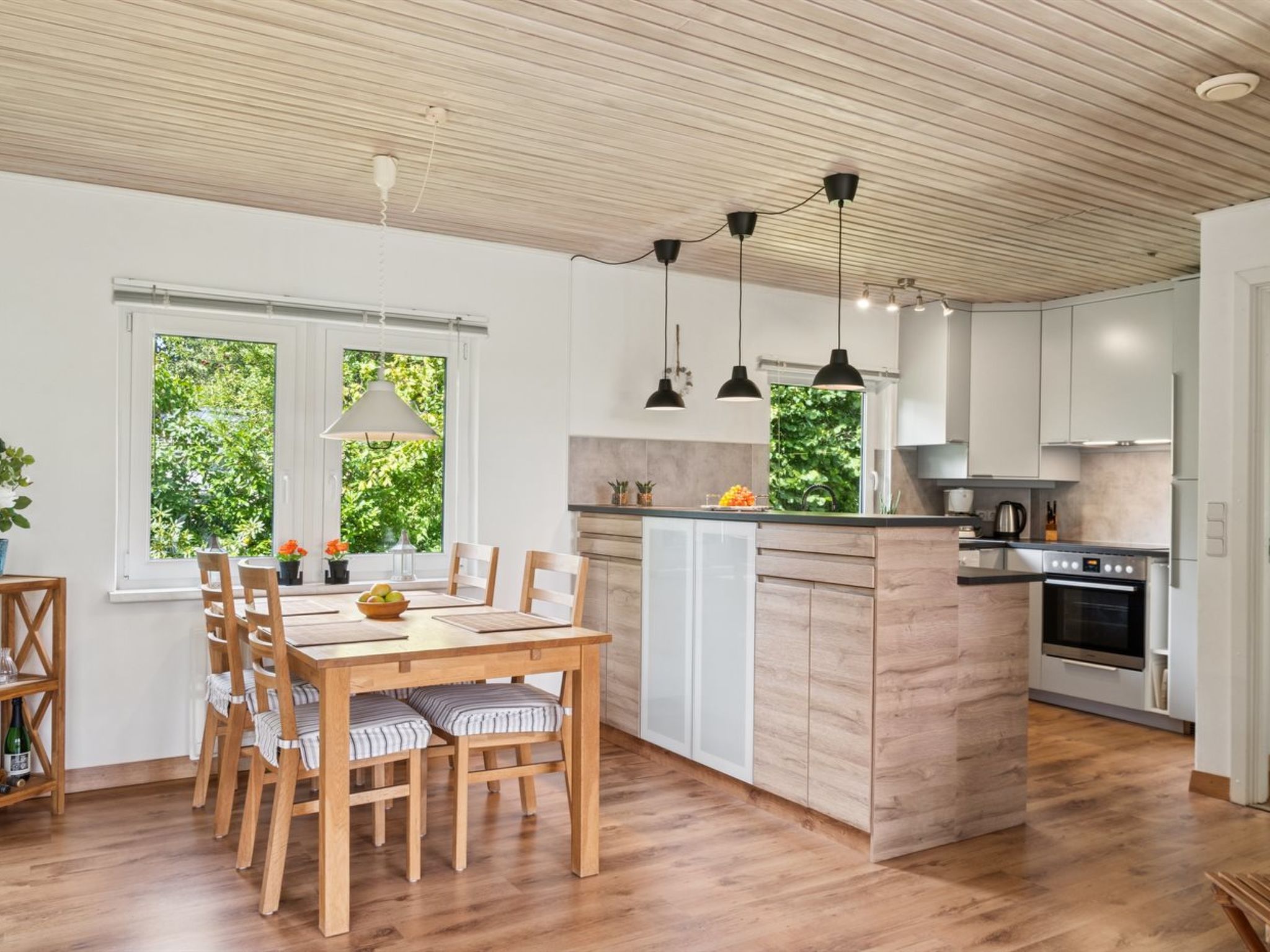 "Merit" - 800m from the sea-Binnen