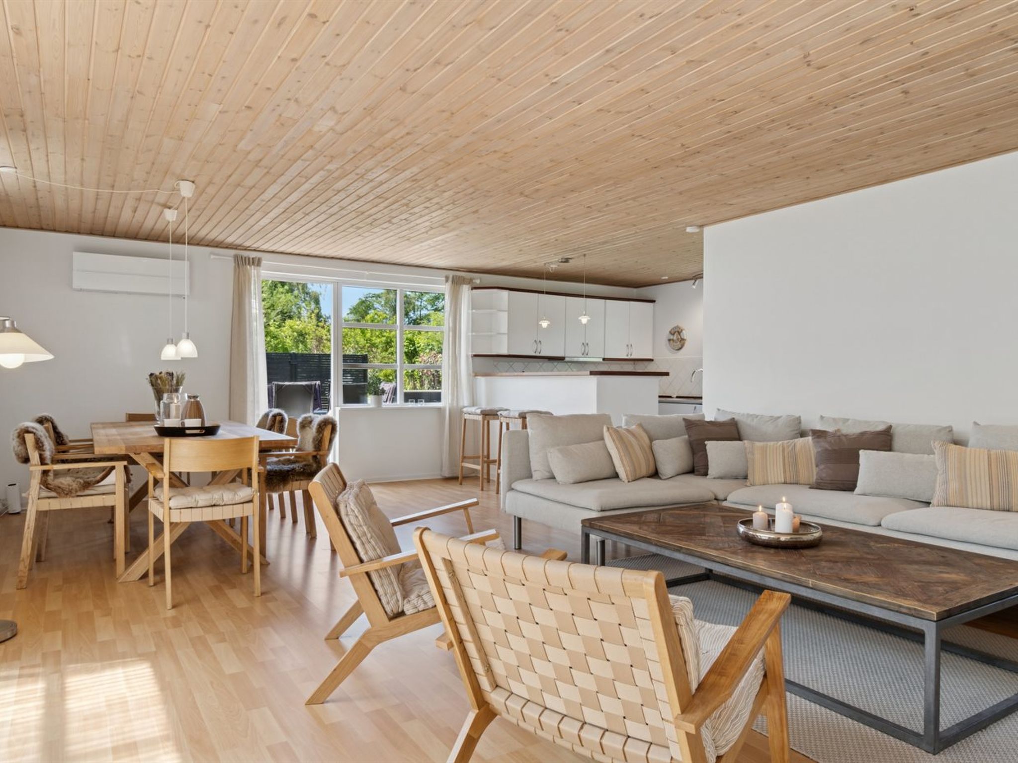 "Annabeth" - 850m from the sea - Inside