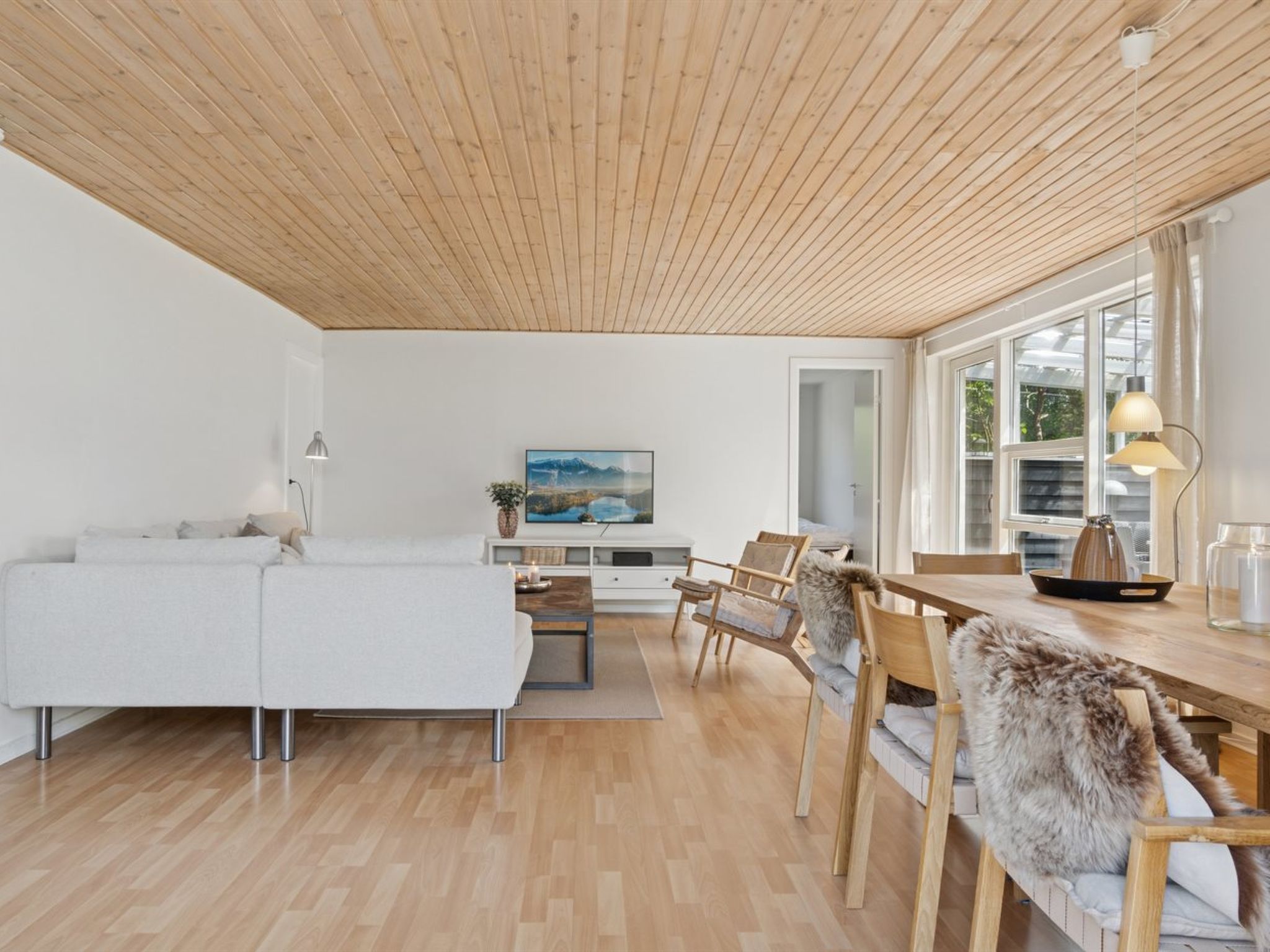 "Annabeth" - 850m from the sea - Inside