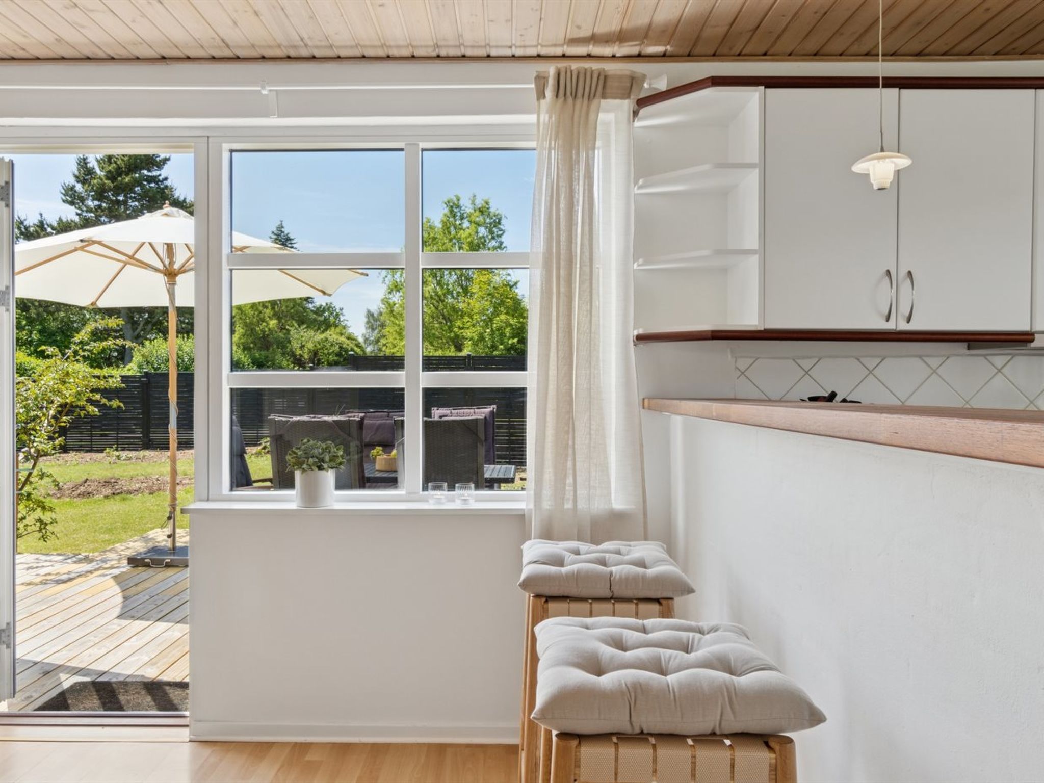 "Annabeth" - 850m from the sea - Inside