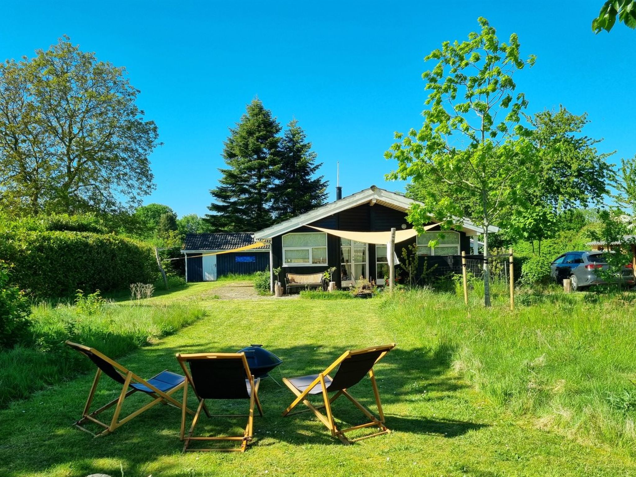 "Thanee" - 600m to the fjord", huis 2-kamers 71 m2. Het objekt is geschikt voor 4 volwassenen. Woonkamer met TV. 1 kamer met 1 2-pers bed. 1 kamer met 2 bedden. Keuken (oven, afwasmachine, 4 keramisch..