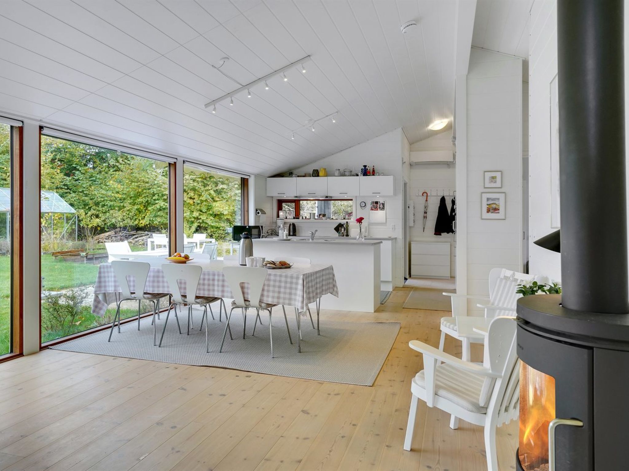 "Aino" - 1km from the sea - Binnen