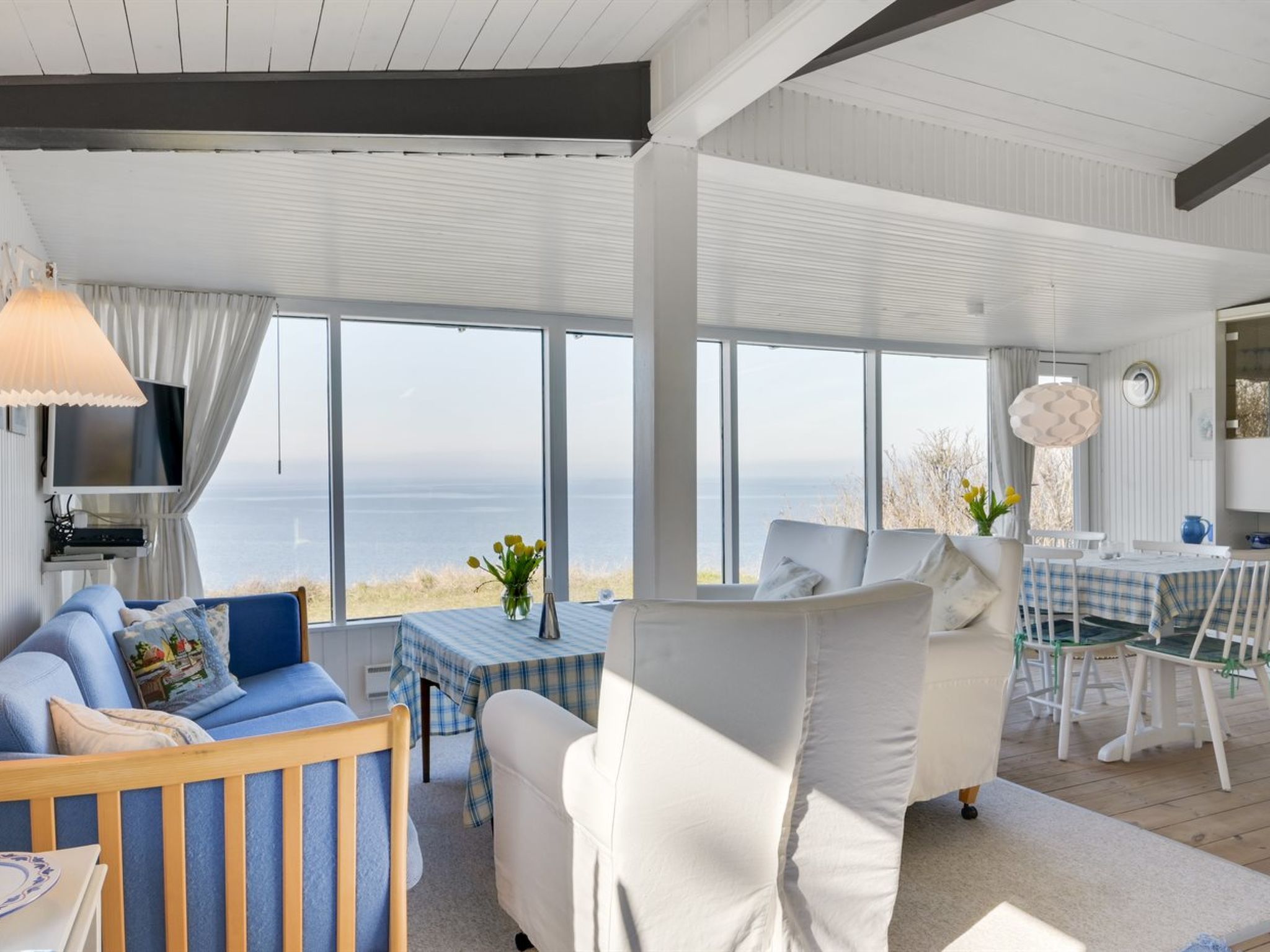 "Orwik" - 30m from the sea - Binnen