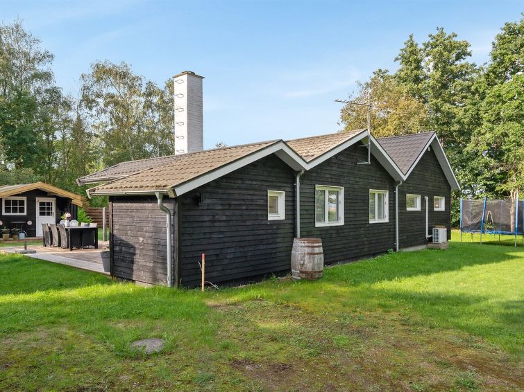 "Makrina" - 175m from the sea", huis 4-kamers 90 m2. Het objekt is geschikt voor 8 volwassenen. Woonkamer met TV en DVD. 1 kamer met 1 2-pers bed. 1 kamer met 1 bed en 1 2-pers bed. Open galerij, Stud..