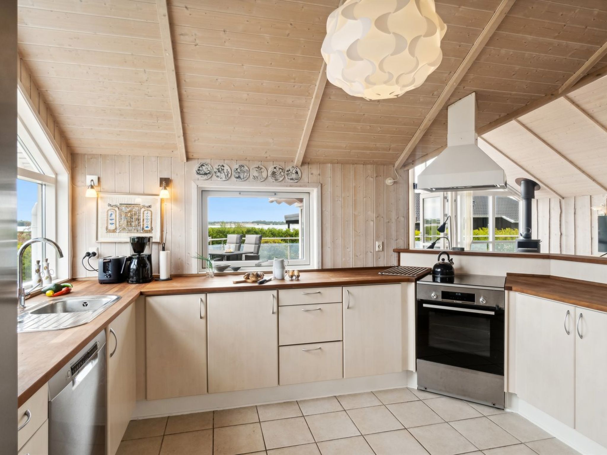 "Annrike" - 175m to the fjord-Inside