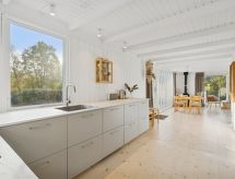 4-persoons vakantiehuis aan zee in Rønne met open haard - thumbnail 1