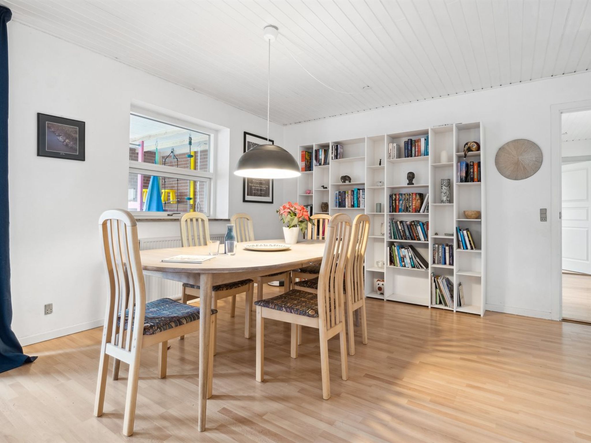 "Yrjö" - 1km from the sea — Living Room (5 of 22)