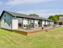 Yari: sfeervol vakantiehuis aan zee op Bornholm, 50m van het strand - thumbnail 1