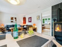 4-persoons vakantiehuis in Rønne met open haard en grote tuin - thumbnail 2