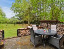 4-persoons vakantiehuis in Rønne met open haard en grote tuin - thumbnail 4
