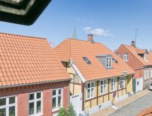 Historisch vakantiehuis 'Cedomir' op 400 meter van de Oostzee bij Rønne - thumbnail 5
