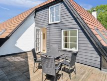 6-persoons appartement met open haard aan zee in Rønne - thumbnail 2