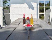 6-persoons appartement met open haard aan zee in Rønne - thumbnail 4