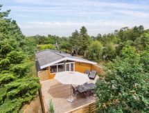 Kindvriendelijk vakantiehuis Roir in Aakirkeby, op 250m van de Oostzee - thumbnail 1