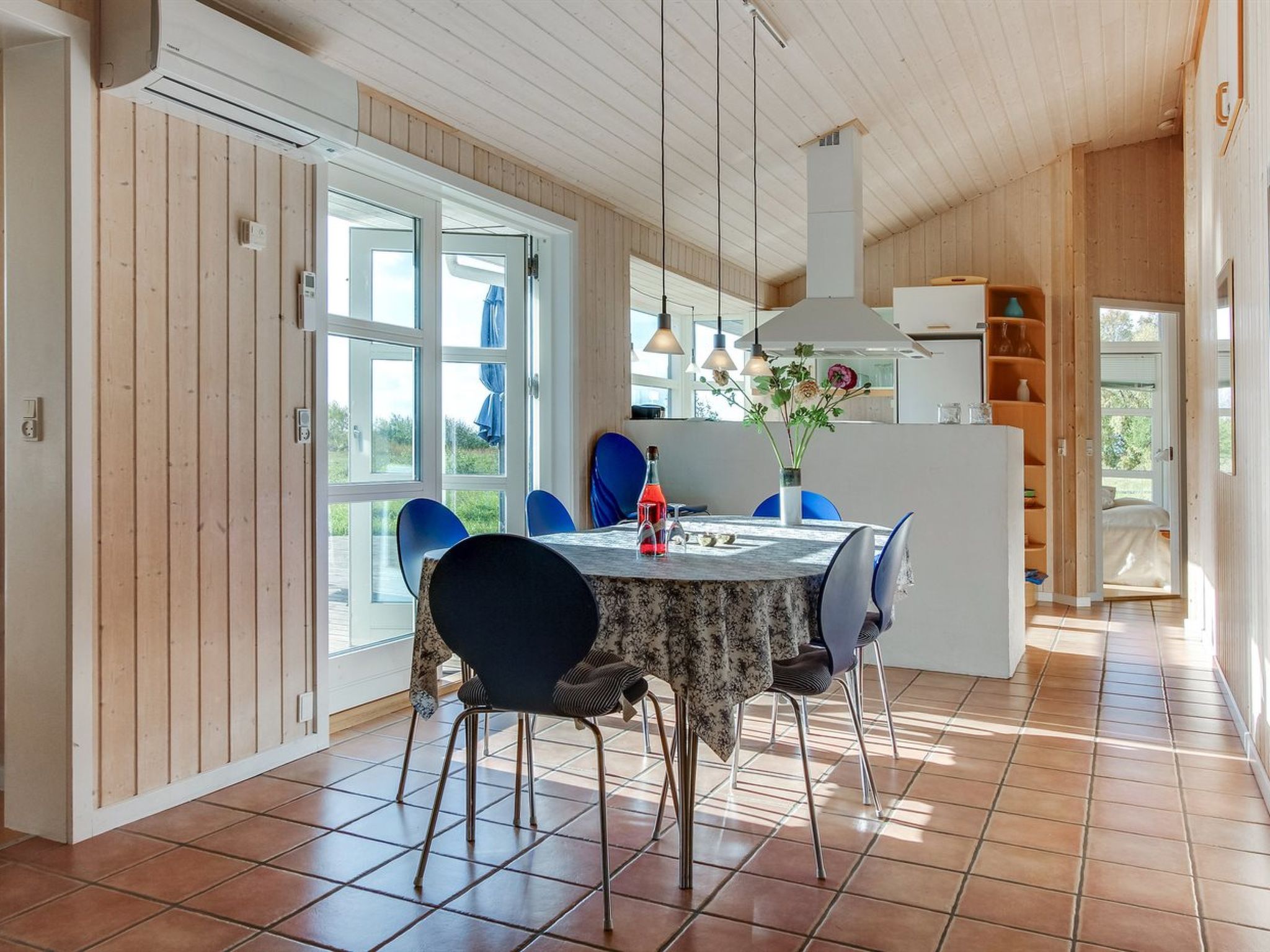 "Kajsa" - 50m from the sea - Binnen