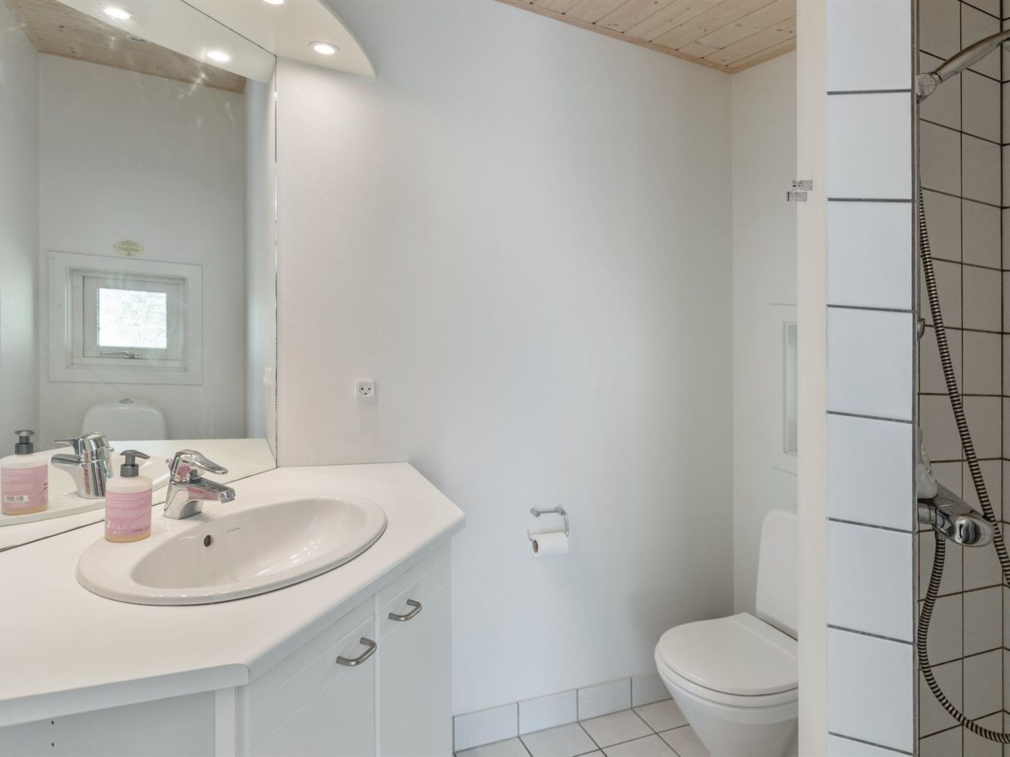 "Gyrid" - 150m from the sea-Inside