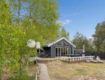 Ruim vakantiehuis Margarethe op 250 meter van de Oostzeekust op Bornholm - thumbnail 1