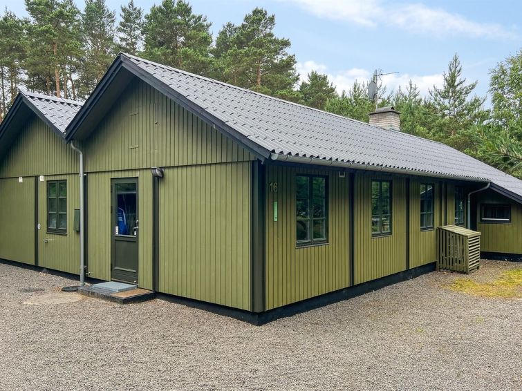 "Elona" - 950m from the sea", huis 3-kamers 95 m2. Het objekt is geschikt voor 6 volwassenen + 1 kinderen. Woonkamer met TV, radio en CD-speler. 1 kamer met 1 2-pers bed. 1 kamer met 1 2-pers bed. 1 k..