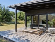 8-persoons vakantiehuis in Aakirkeby op 350 meter van zee - thumbnail 1