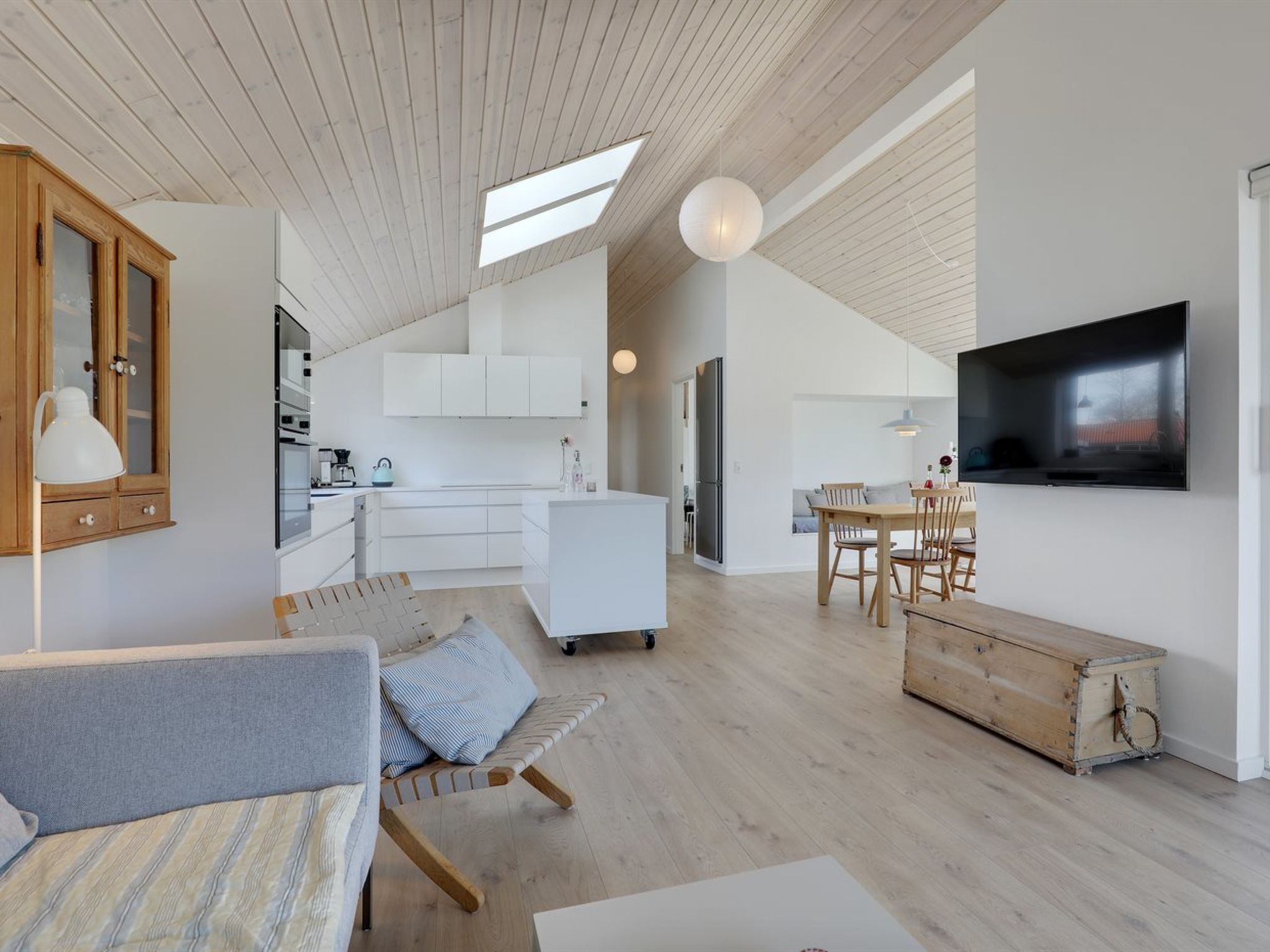 "Oke" - 350m from the sea - Inside