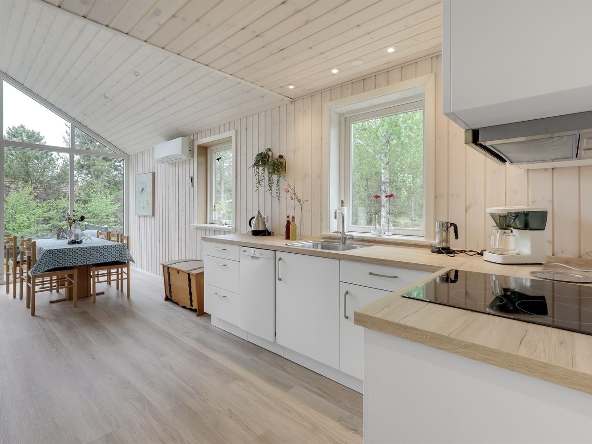 "Hilje" - 350m from the sea - Drinnen