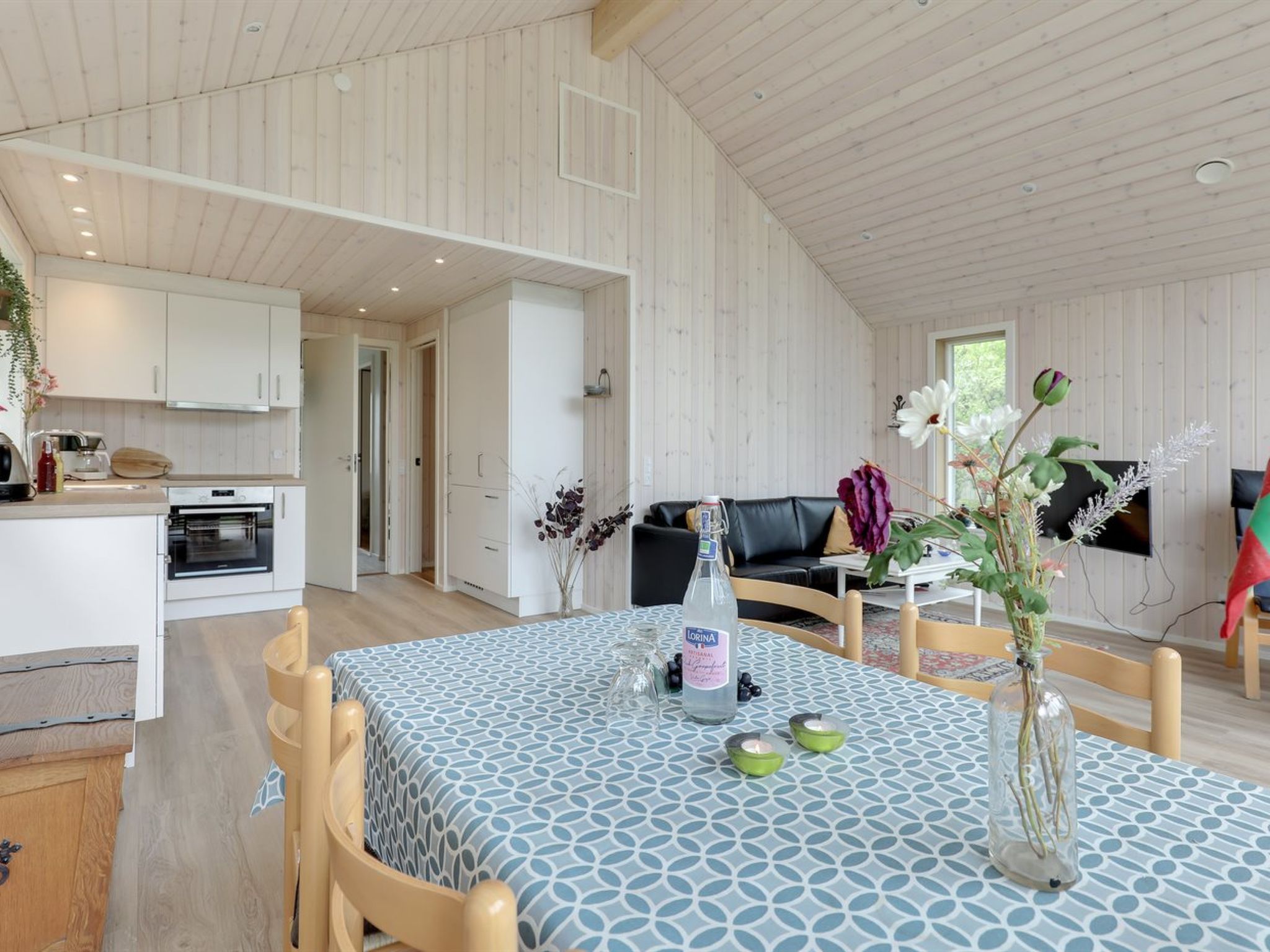 "Hilje" - 350m from the sea - Drinnen