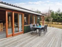 Vakantiehuis met open haard aan zee in Aakirkeby - thumbnail 3
