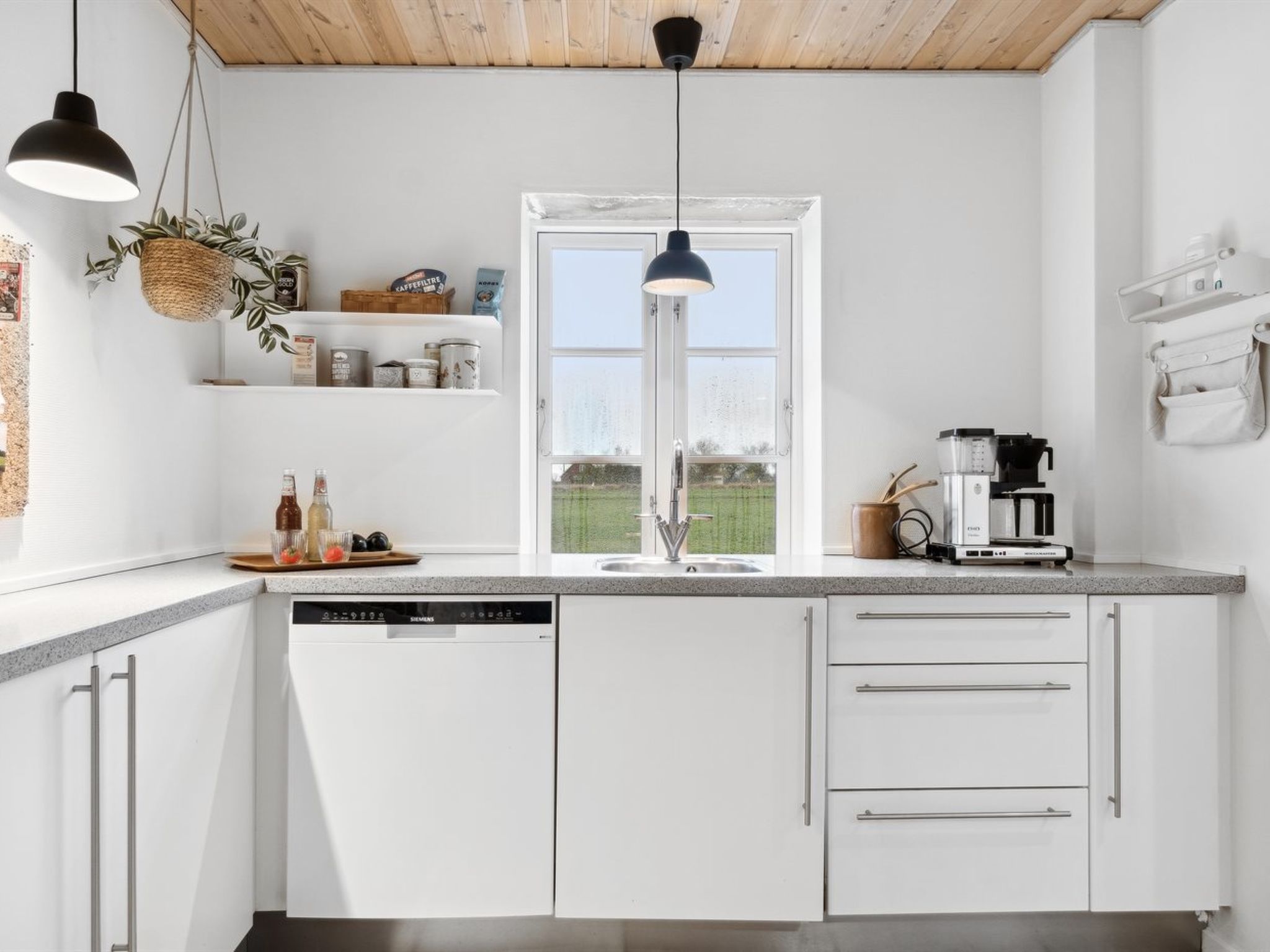 "Adrienne" - 6.4km from the sea-Binnen