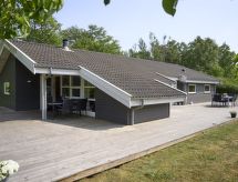 Vakantiehuis met open haard en sauna in Aakirkeby - thumbnail 4