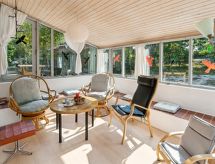 Vakantiehuis op 350 m van zee in Aakirkeby met open haard - thumbnail 3