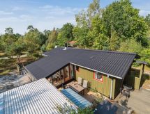 Vakantiehuis op 350 m van zee in Aakirkeby met open haard - thumbnail 4