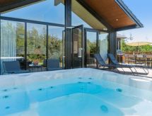 Vakantiehuis in Aakirkeby op 1,1 km van zee met whirlpool - thumbnail 1