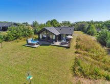 Ruim vakantiehuis Kristiarn met whirlpool op 1.1 km van de Oostzee bij Aakirkeby - thumbnail 4