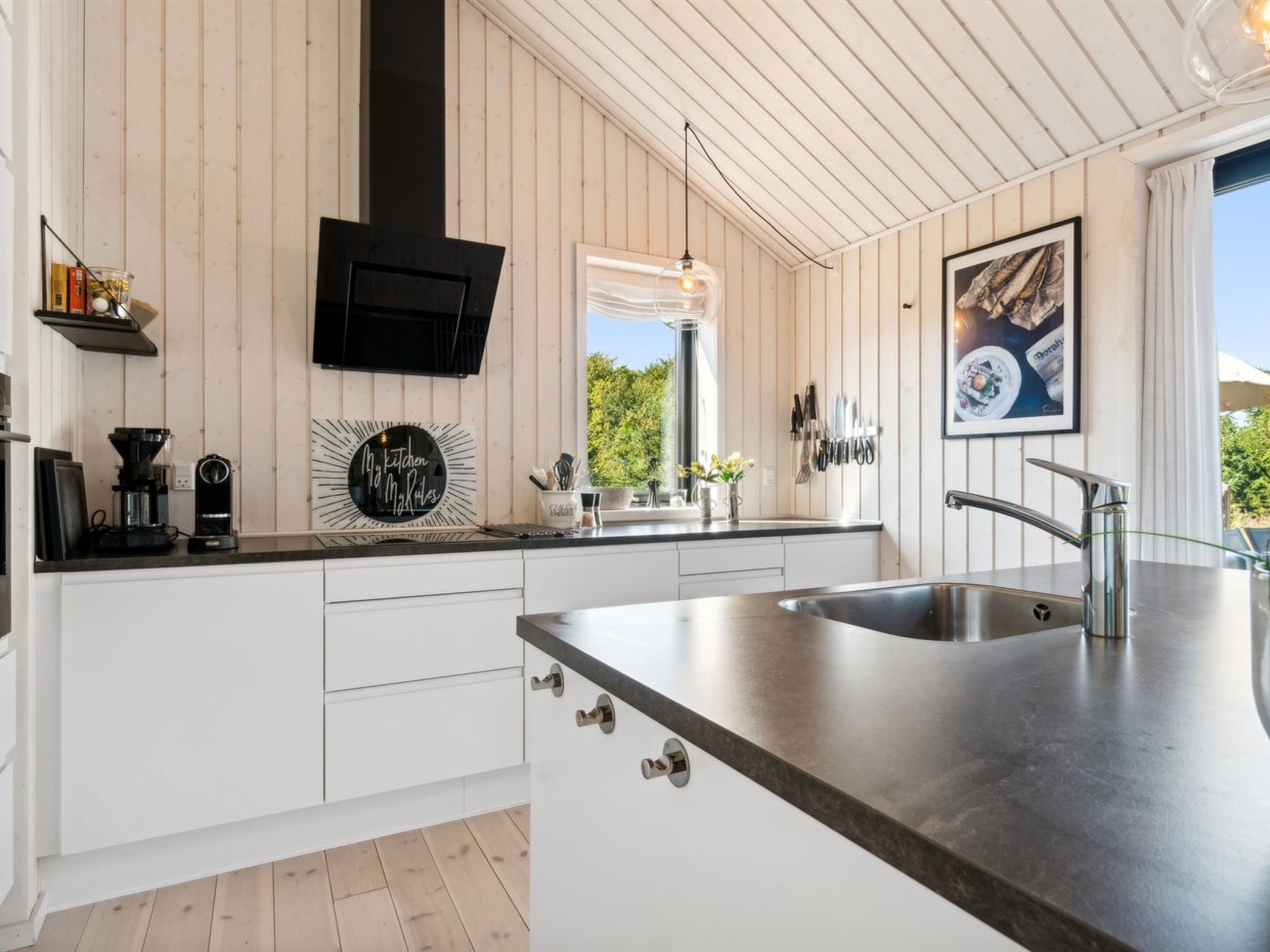 "Kristiarn" - 1.1km from the sea - Binnen